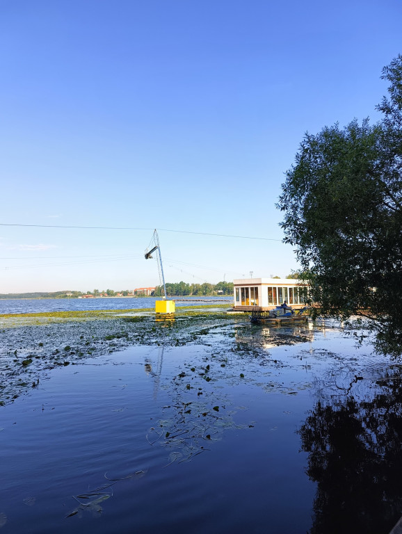Trwa czyszczenie Jeziora Drwęckiego w Ostródzie