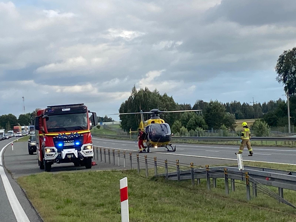 Duży wypadek autobusu i 2 osobówek na S7! Są ranni
