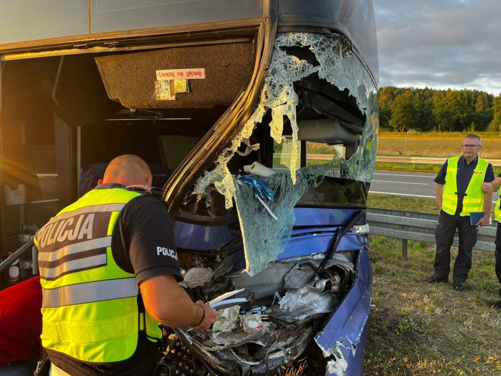 Duży wypadek autobusu i 2 osobówek na S7! Są ranni