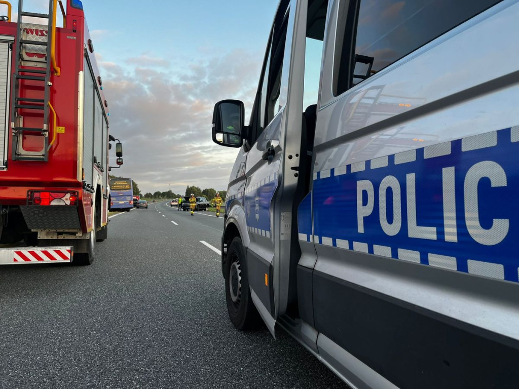 Duży wypadek autobusu i 2 osobówek na S7! Są ranni