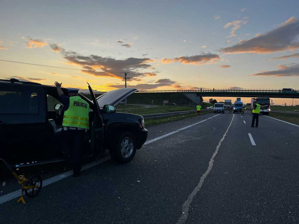Duży wypadek autobusu i 2 osobówek na S7! Są ranni