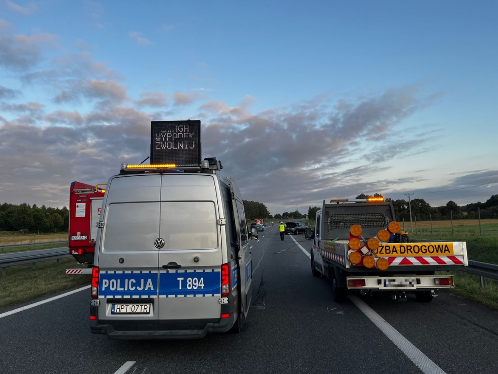 Duży wypadek autobusu i 2 osobówek na S7! Są ranni