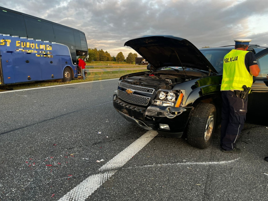 Duży wypadek autobusu i 2 osobówek na S7! Są ranni