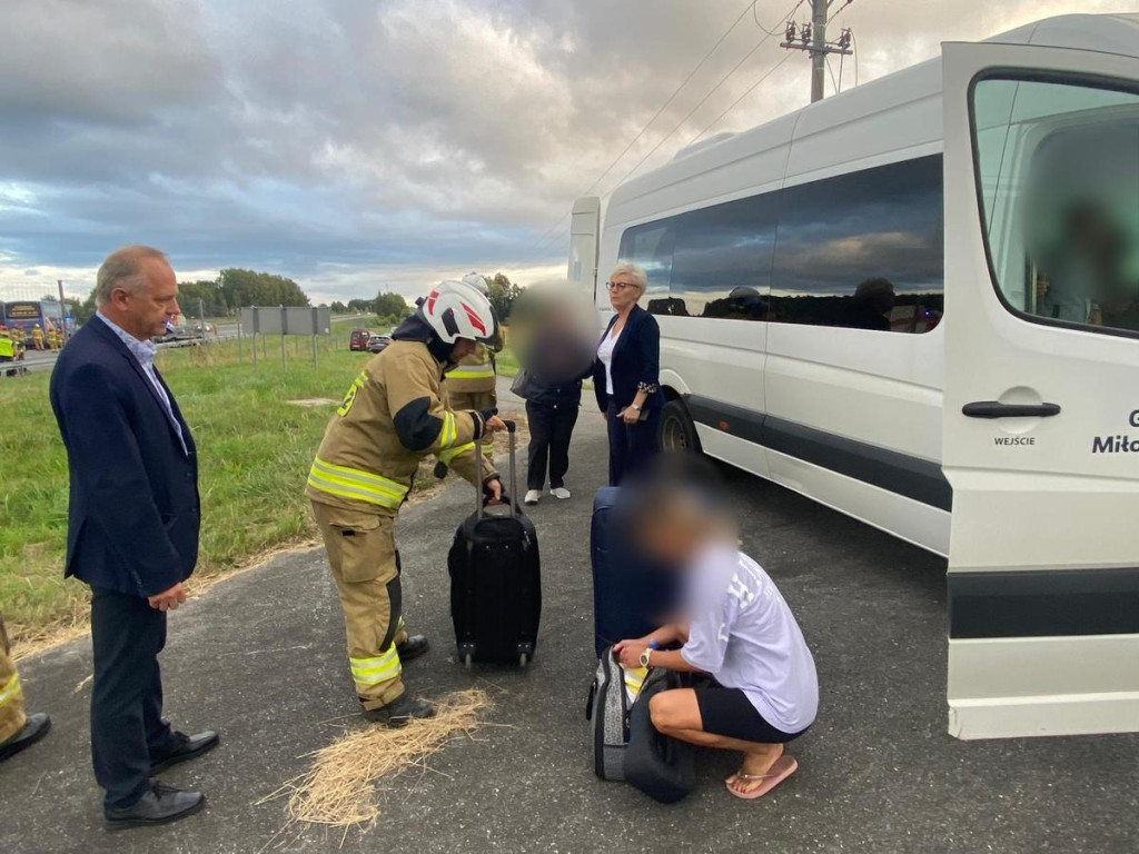 Duży wypadek autobusu i 2 osobówek na S7! Są ranni