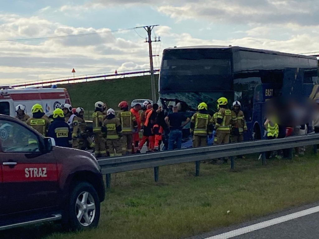 Duży wypadek autobusu i 2 osobówek na S7! Są ranni