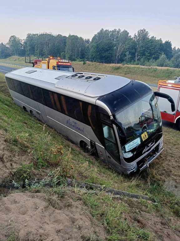Autokar z dziećmi wjechał do rowu pod Olsztynkiem!