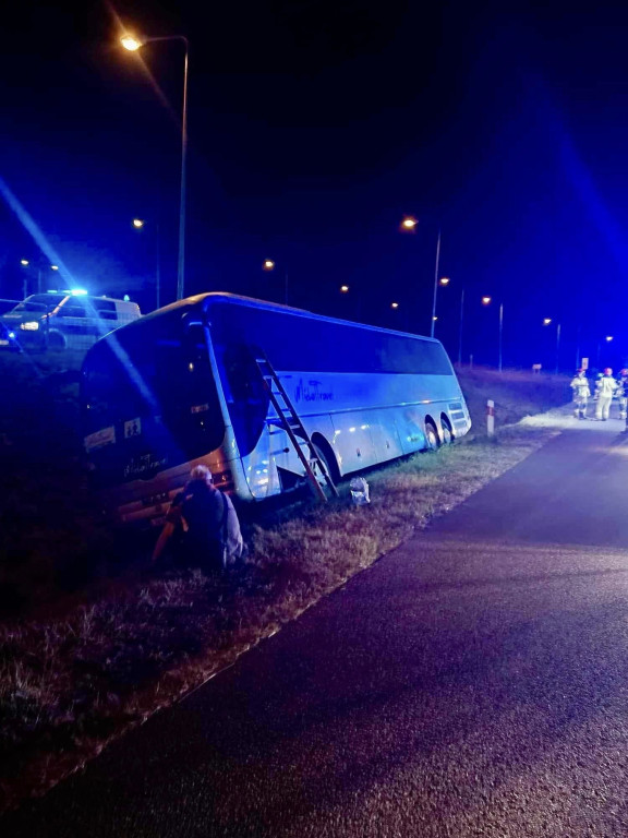 Autokar z dziećmi wjechał do rowu pod Olsztynkiem!