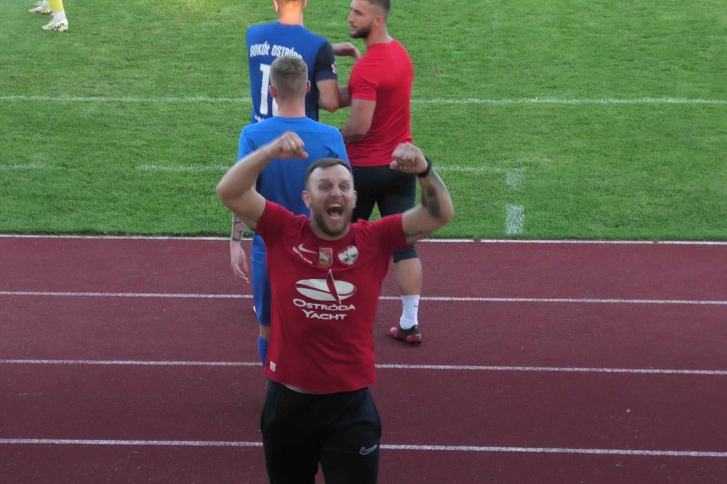 Sokół Ostróda przywozi 3 punkty z Biskupca! [FOTO]