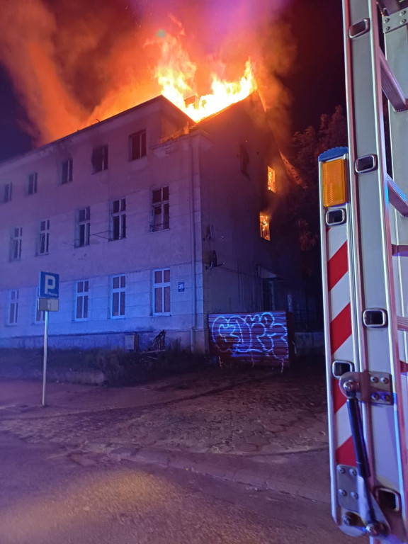 Nocny pożar kamienicy w Olsztynie