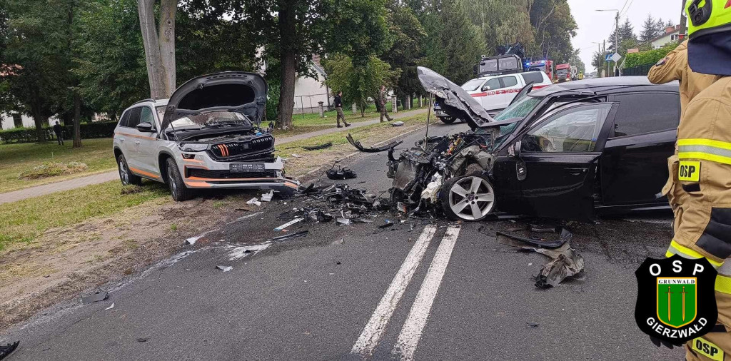 Czołowe zderzenie osobówek w Gierzwałdzie