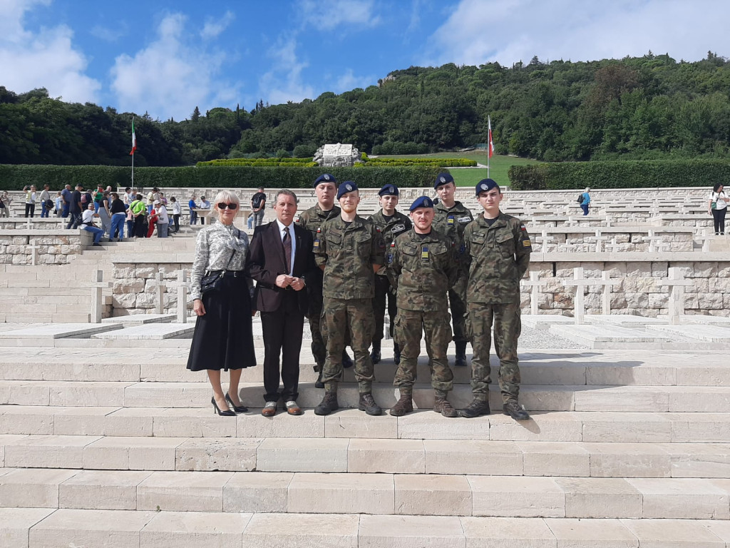 Uczniowie z ZSZ im. S. Petöfi na Monte Cassino