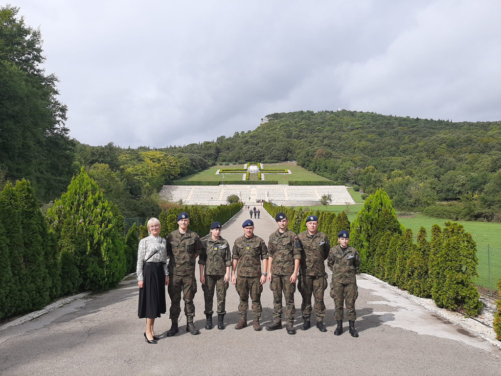 Uczniowie z ZSZ im. S. Petöfi na Monte Cassino