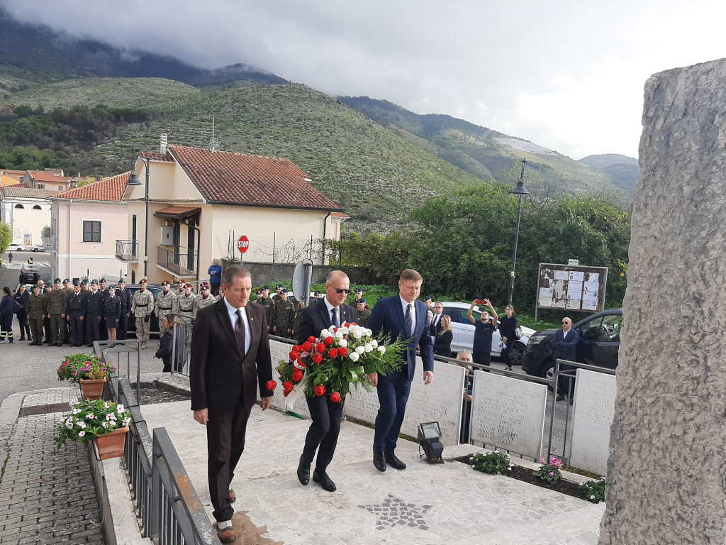 Uczniowie z ZSZ im. S. Petöfi na Monte Cassino