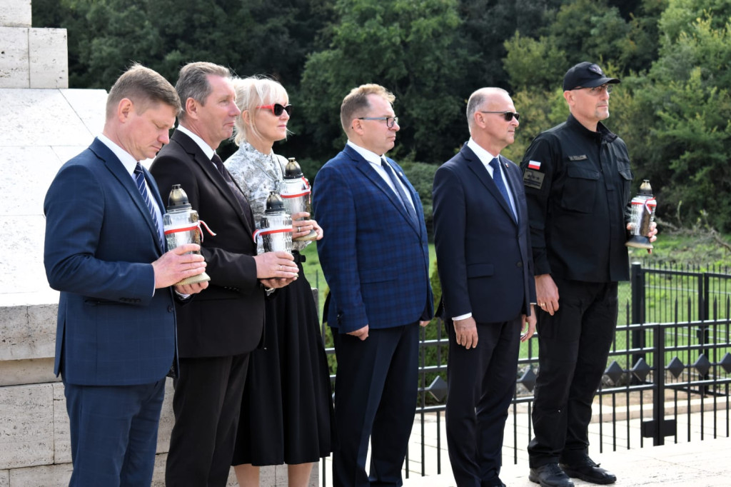 Uczniowie z ZSZ im. S. Petöfi na Monte Cassino