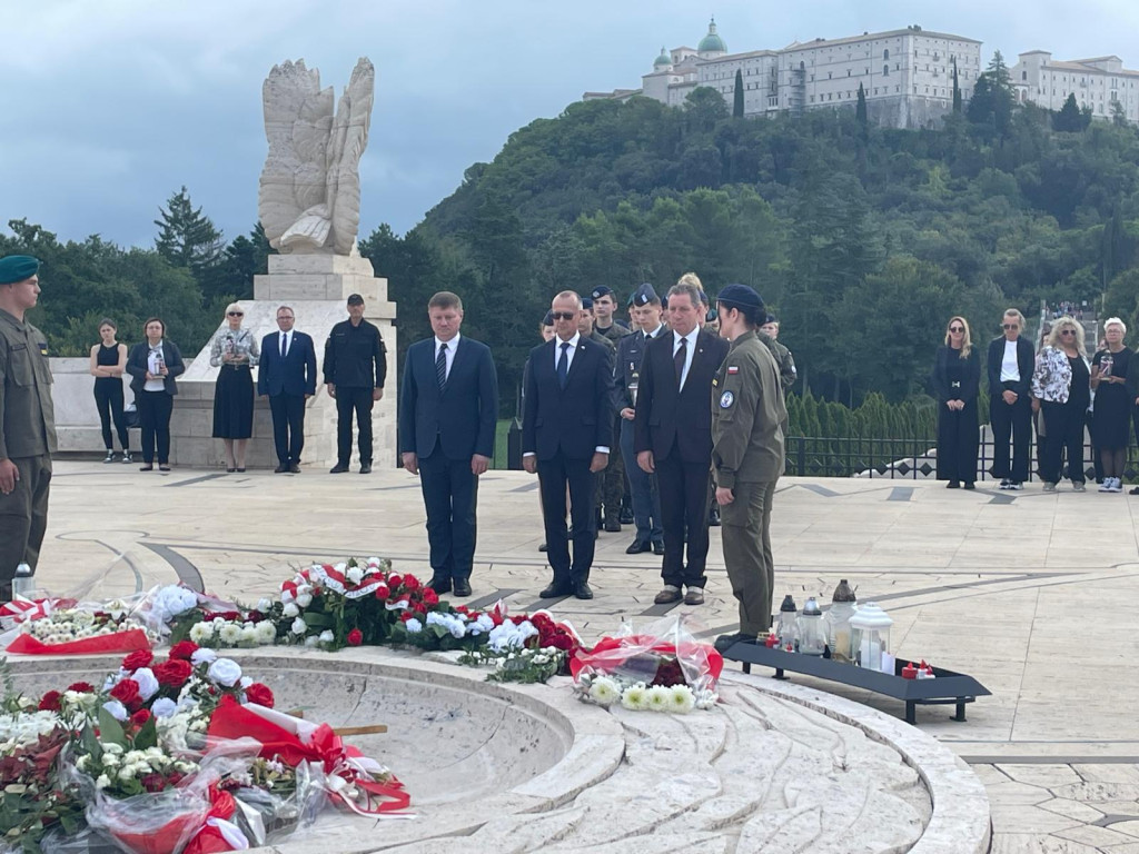 Uczniowie z ZSZ im. S. Petöfi na Monte Cassino