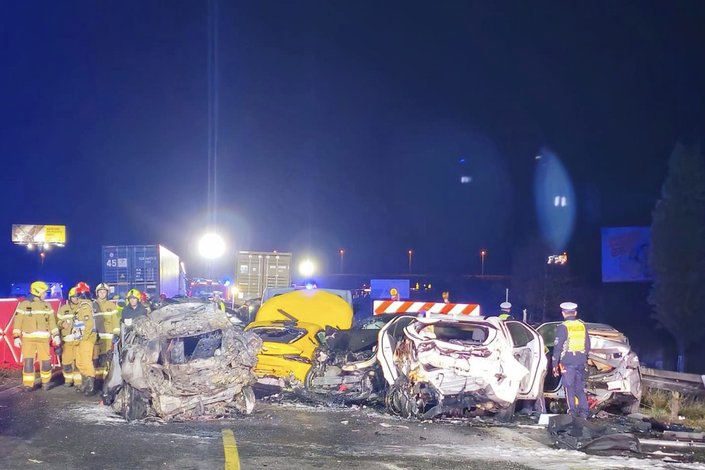 4 osoby nie żyją, 12 osób rannych po wypadku na S7