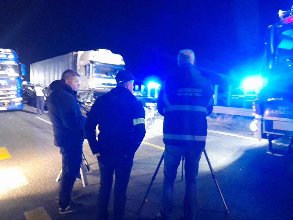 4 osoby nie żyją, 12 osób rannych po wypadku na S7