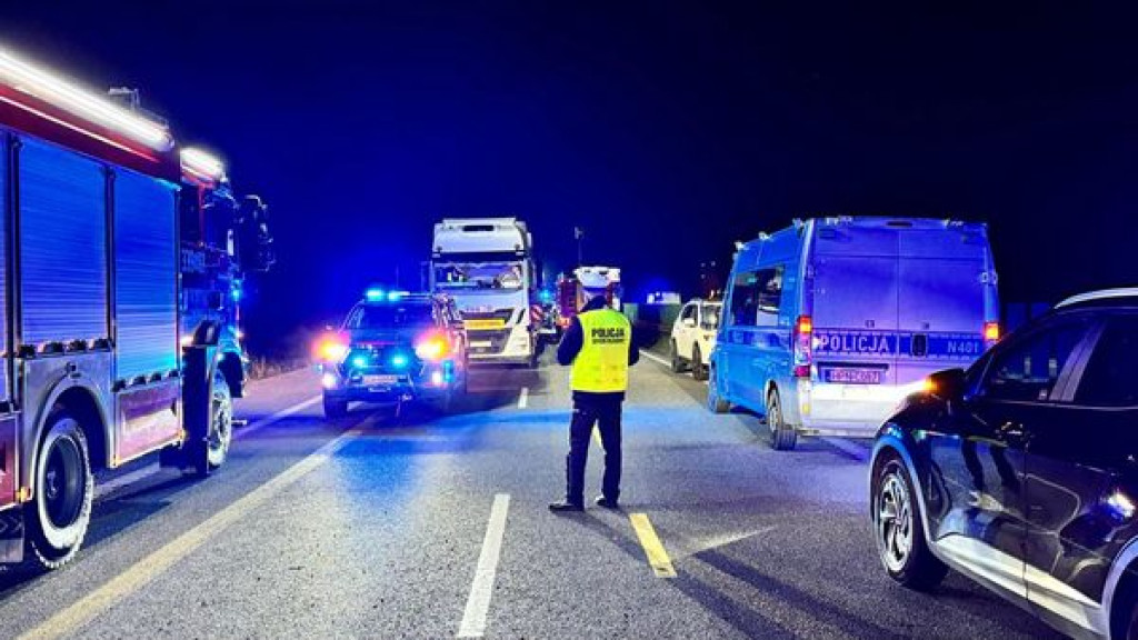 4 osoby nie żyją, 12 osób rannych po wypadku na S7