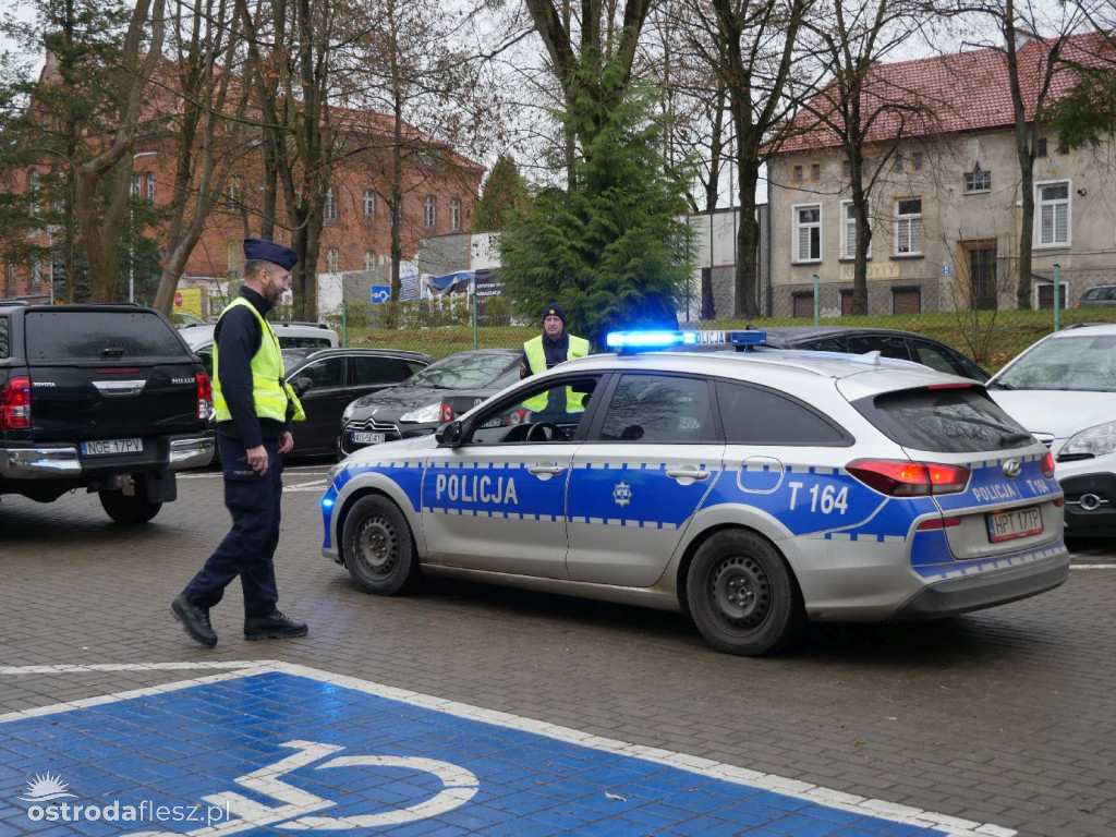 Agresywny petent z siekierą, pożar i wspólna akcja służb w MOPS w Ostródzie