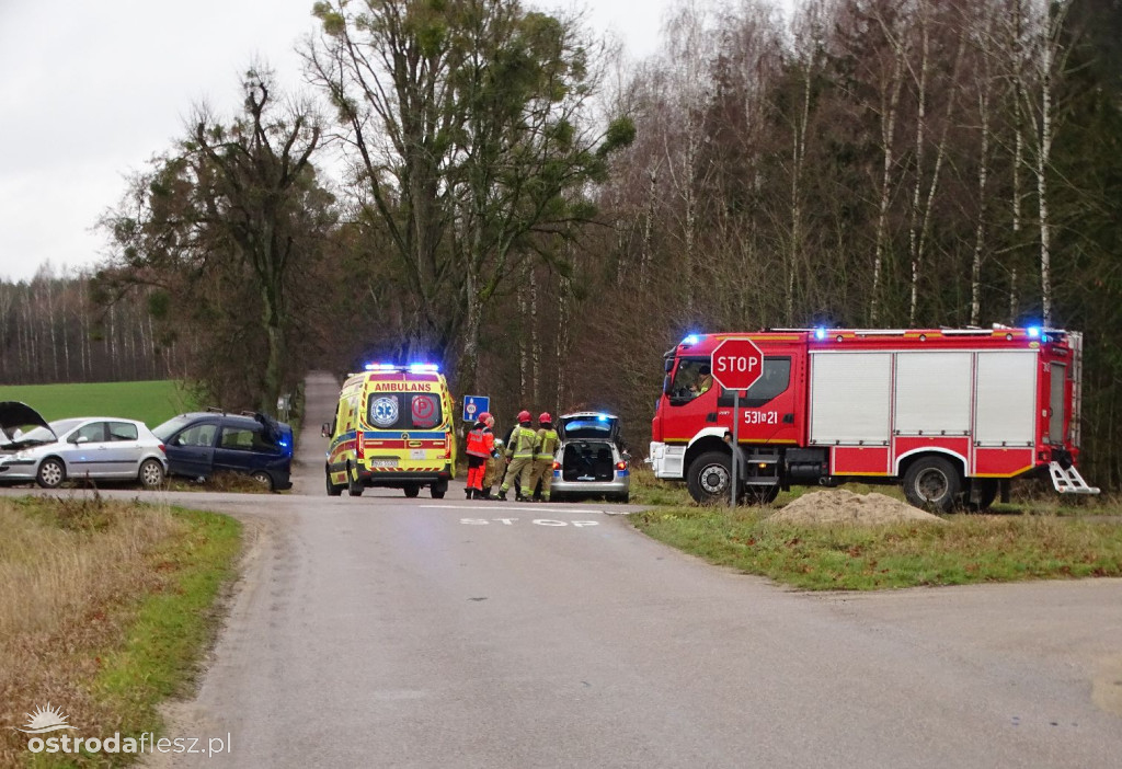 Zderzenie opla z Peugeotem na skrzyż. w Durągu