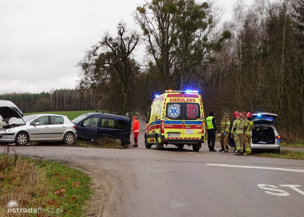 Zderzenie opla z Peugeotem na skrzyż. w Durągu
