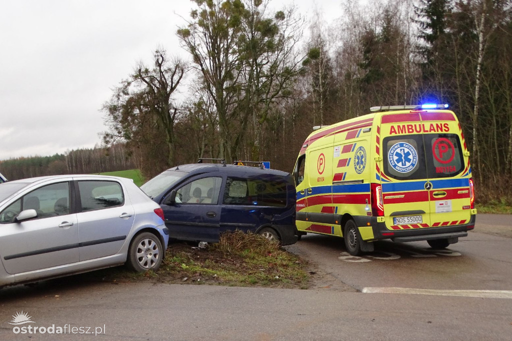 Zderzenie opla z Peugeotem na skrzyż. w Durągu