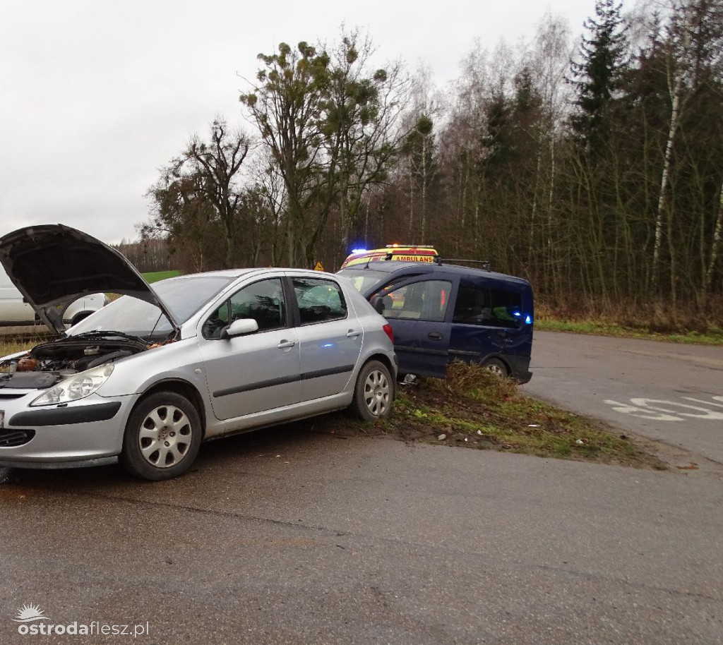 Zderzenie opla z Peugeotem na skrzyż. w Durągu