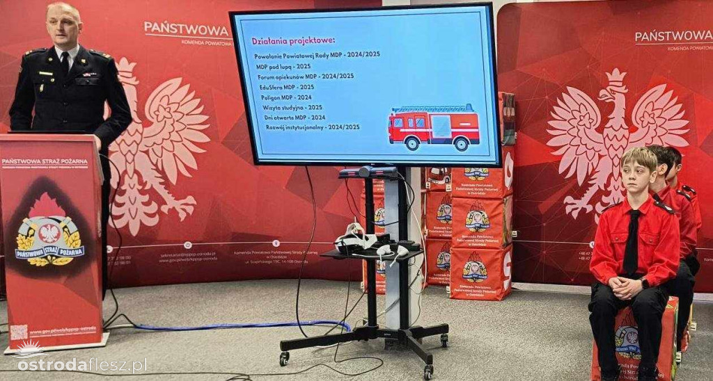 Ślubowanie członków strażackiej Rady Młodzieży w powiecie