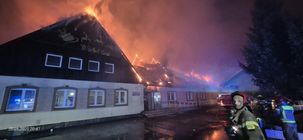 Potężny pożar szkoły w Szkotowie