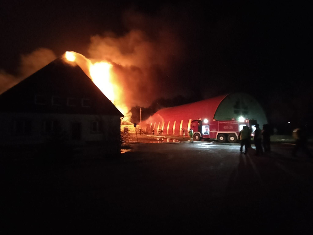 Potężny pożar szkoły w Szkotowie