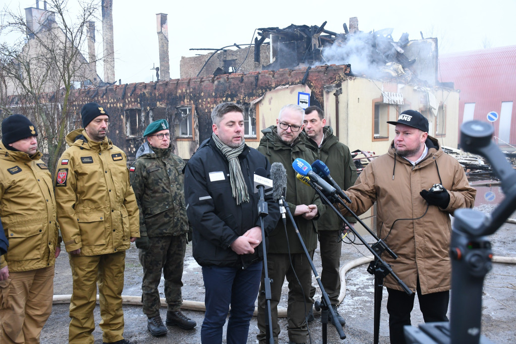 Potężny pożar szkoły w Szkotowie