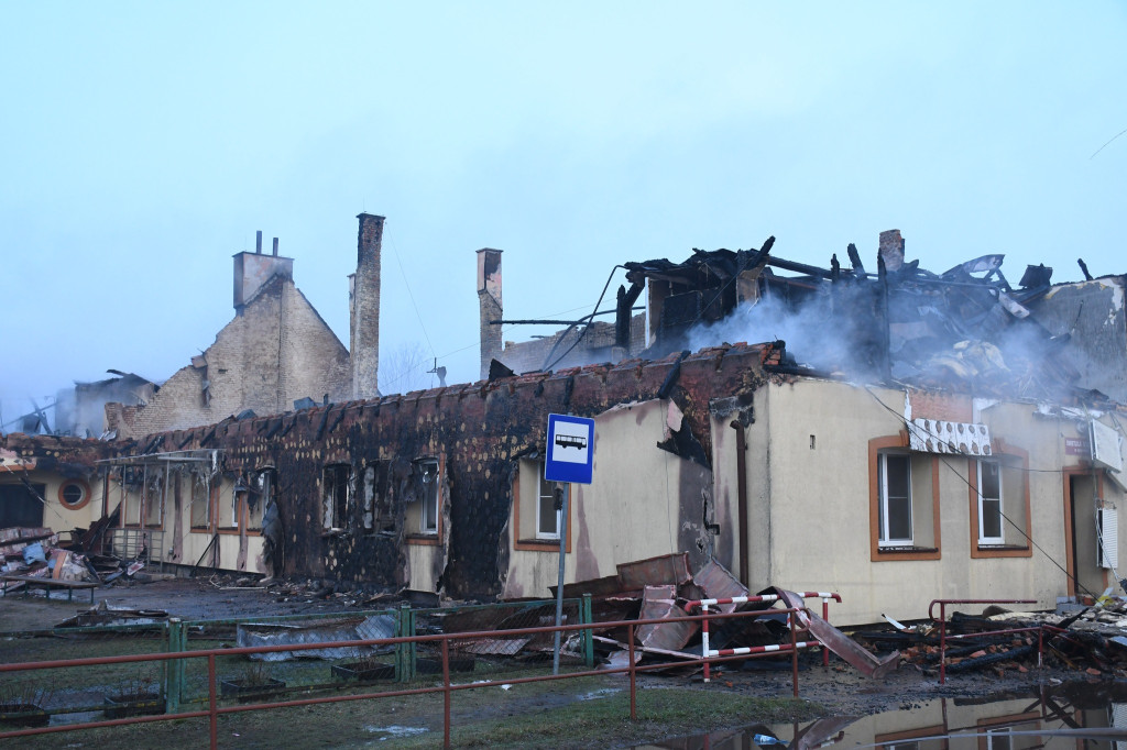 Potężny pożar szkoły w Szkotowie