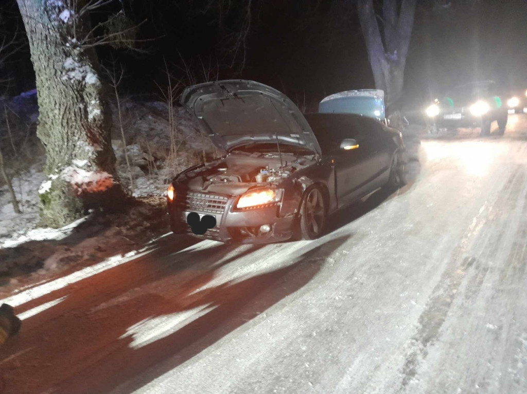 Nocny wypadek w Leśnicy i pożar zakładzie w Soplach