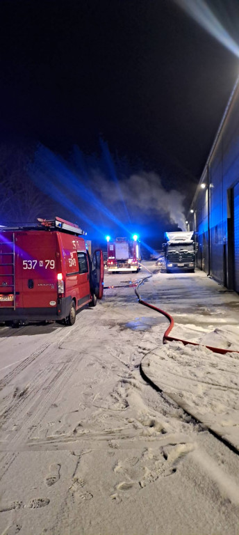 Nocny wypadek w Leśnicy i pożar zakładzie w Soplach