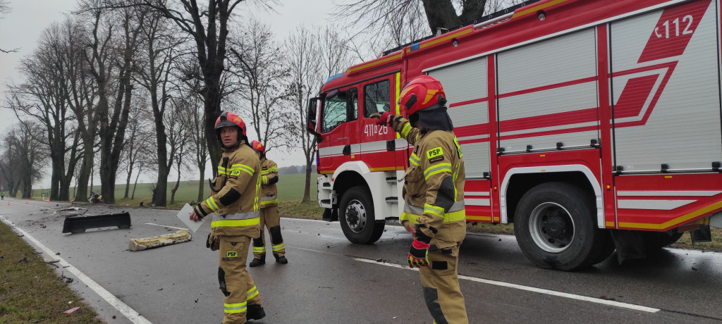 Nie żyje kierowca po uderzeniu w drzewo