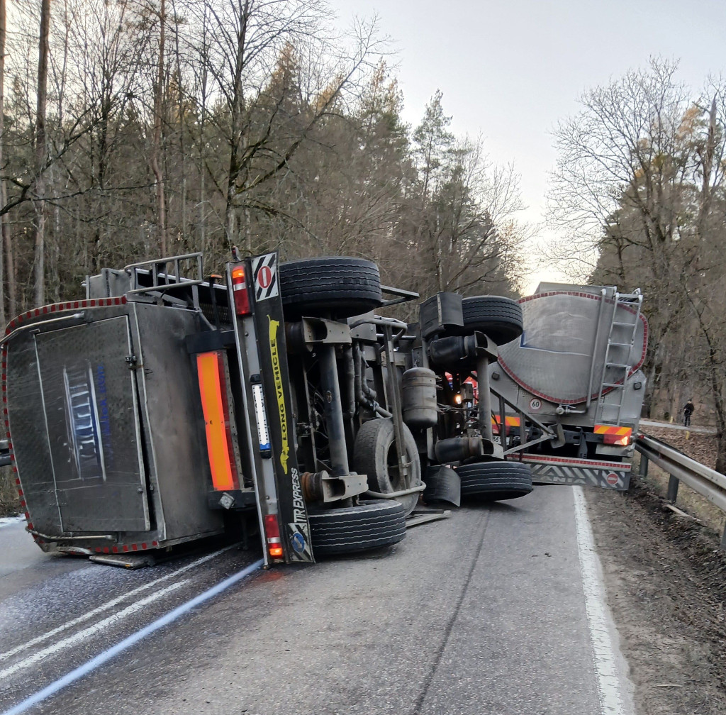 Zderzenie cysterny przewożącej mleko z osobówką