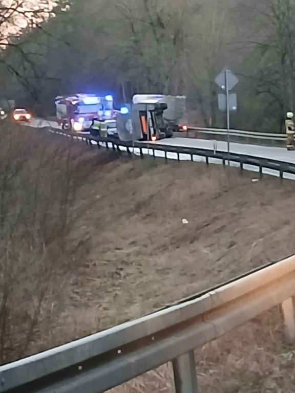 Zderzenie cysterny przewożącej mleko z osobówką