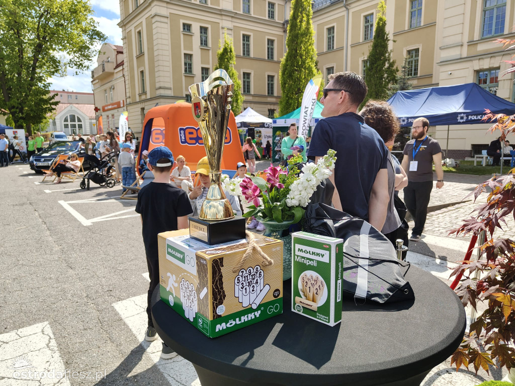 Cabriolety opanowały plac przed Starostwem w Ostródzie