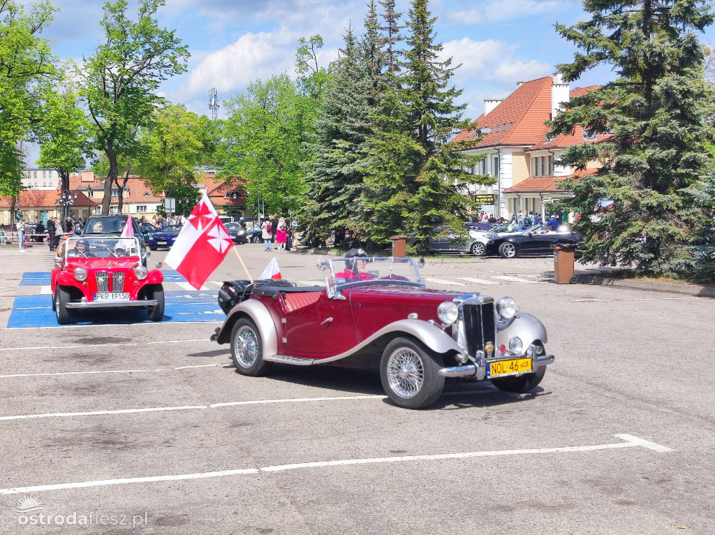 Cabriolety opanowały plac przed Starostwem w Ostródzie