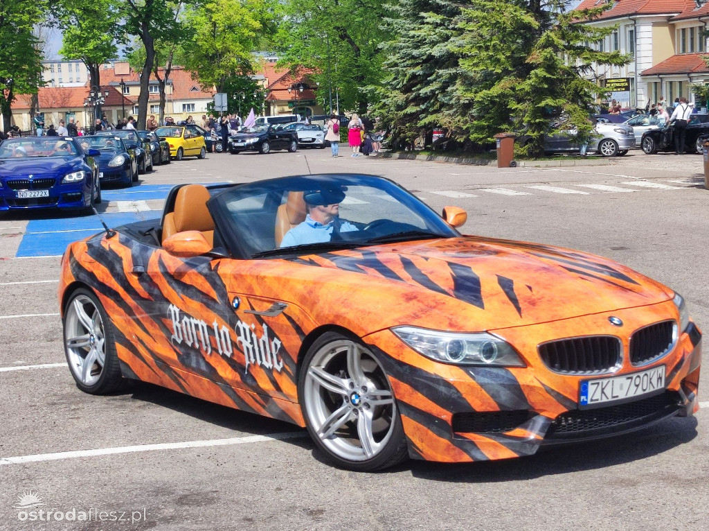 Cabriolety opanowały plac przed Starostwem w Ostródzie