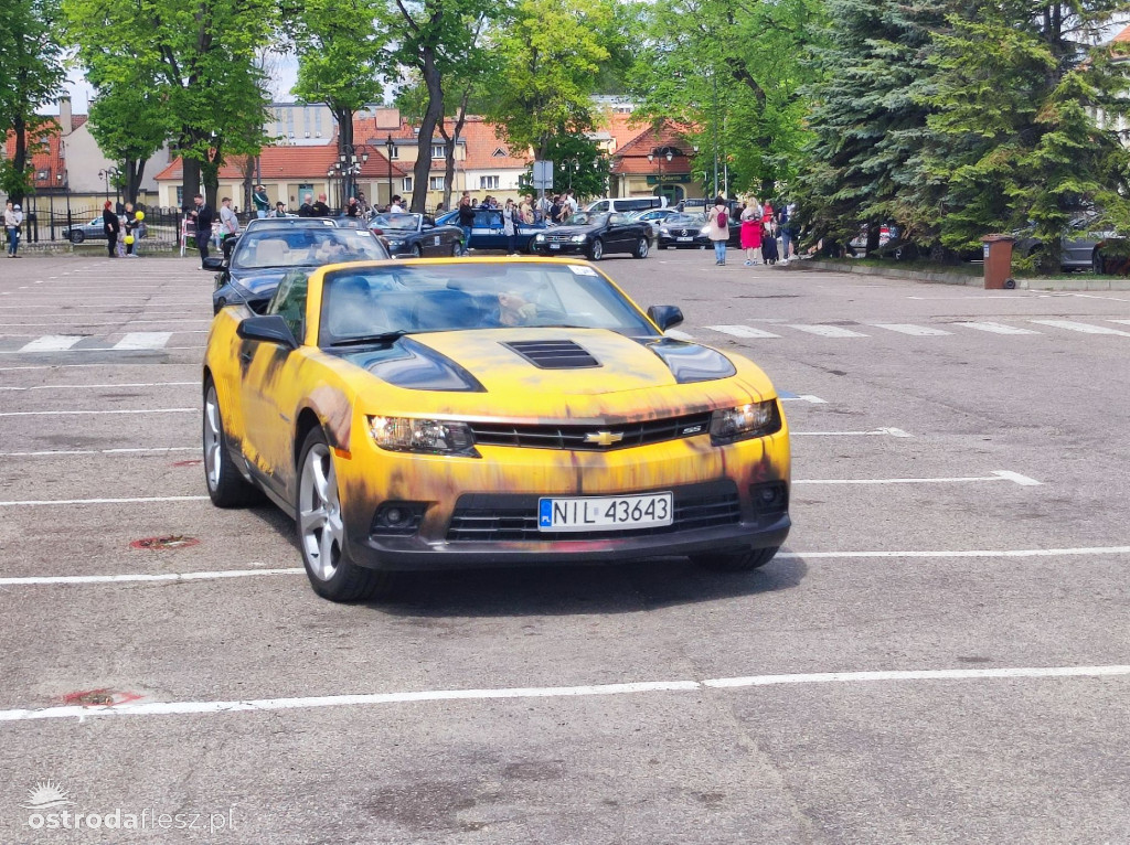 Cabriolety opanowały plac przed Starostwem w Ostródzie