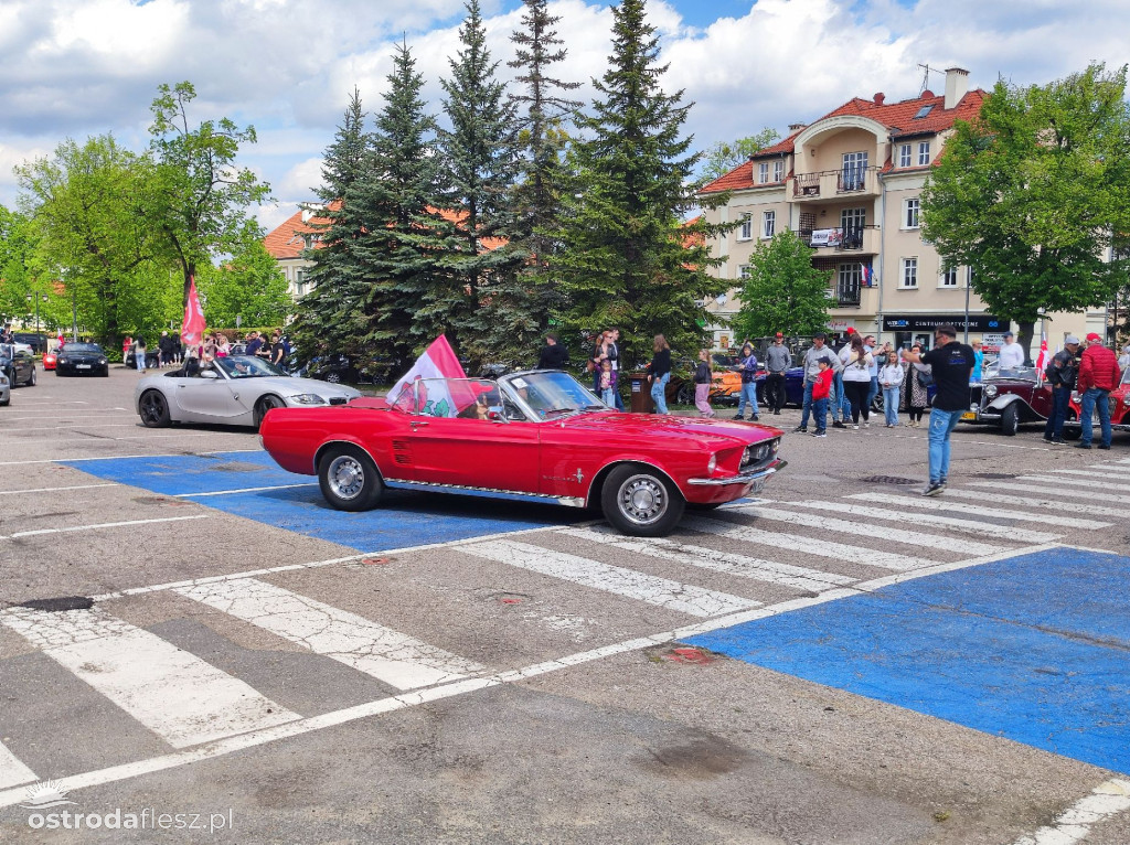 Cabriolety opanowały plac przed Starostwem w Ostródzie