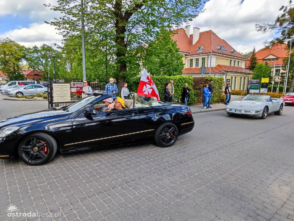 Cabriolety opanowały plac przed Starostwem w Ostródzie