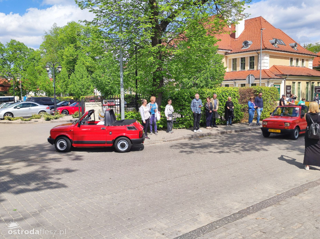 Cabriolety opanowały plac przed Starostwem w Ostródzie