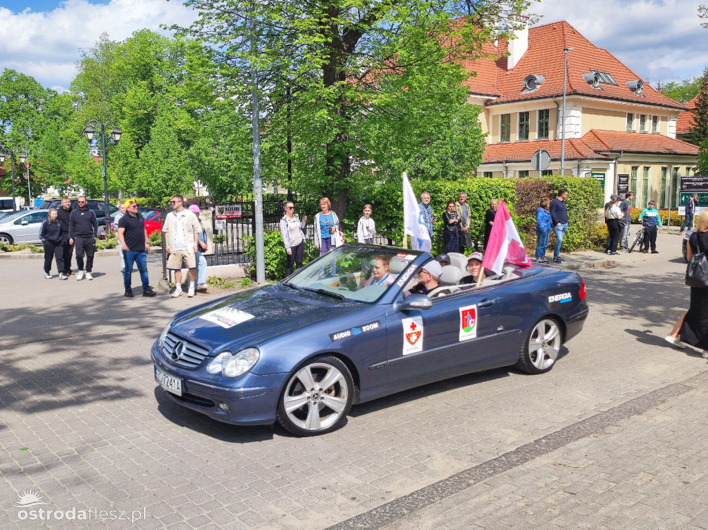 Cabriolety opanowały plac przed Starostwem w Ostródzie