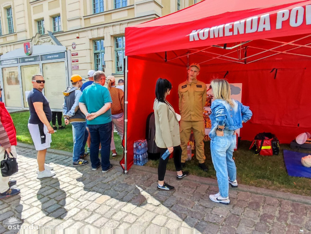 Cabriolety opanowały plac przed Starostwem w Ostródzie