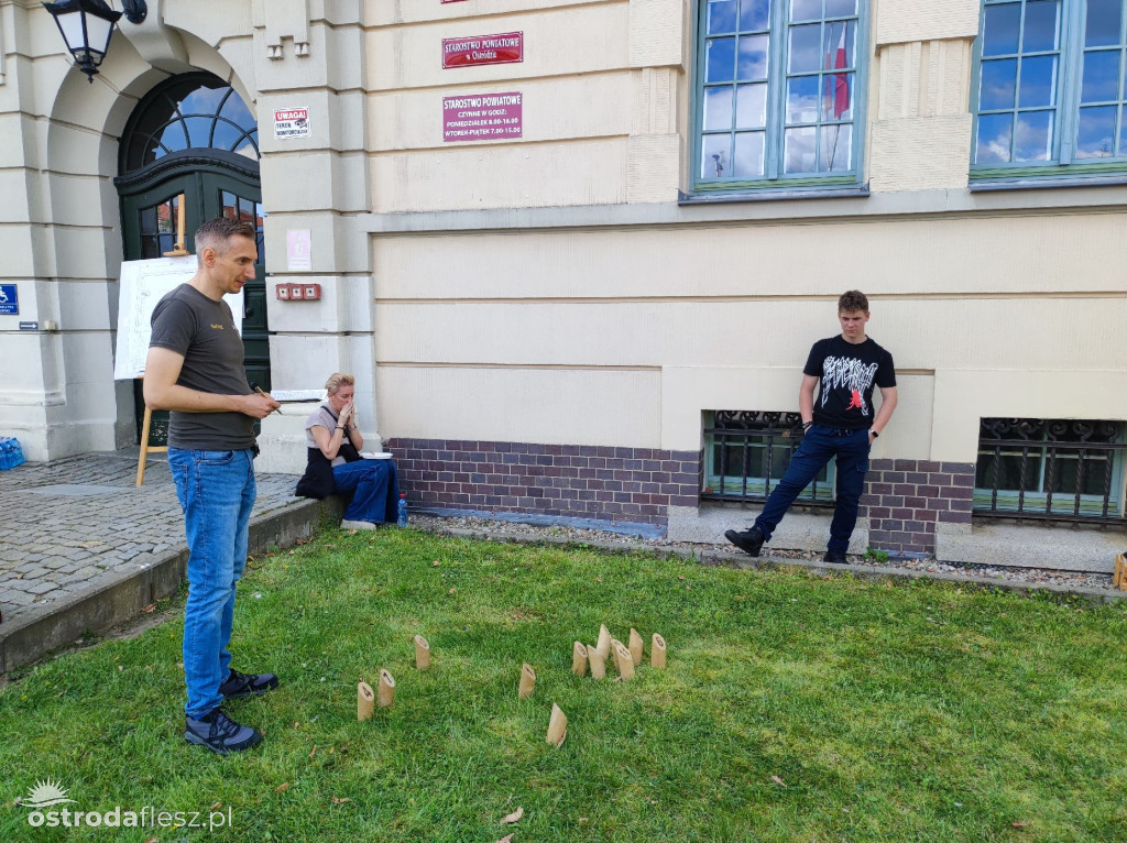 Cabriolety opanowały plac przed Starostwem w Ostródzie