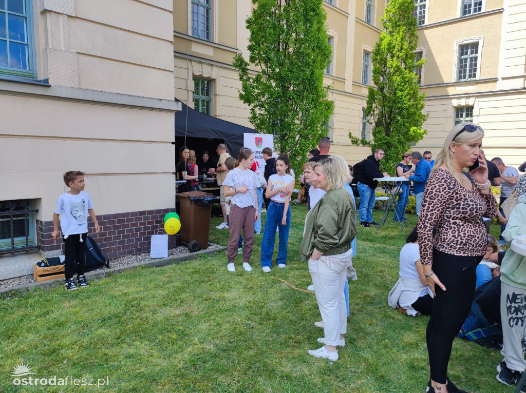 Cabriolety opanowały plac przed Starostwem w Ostródzie