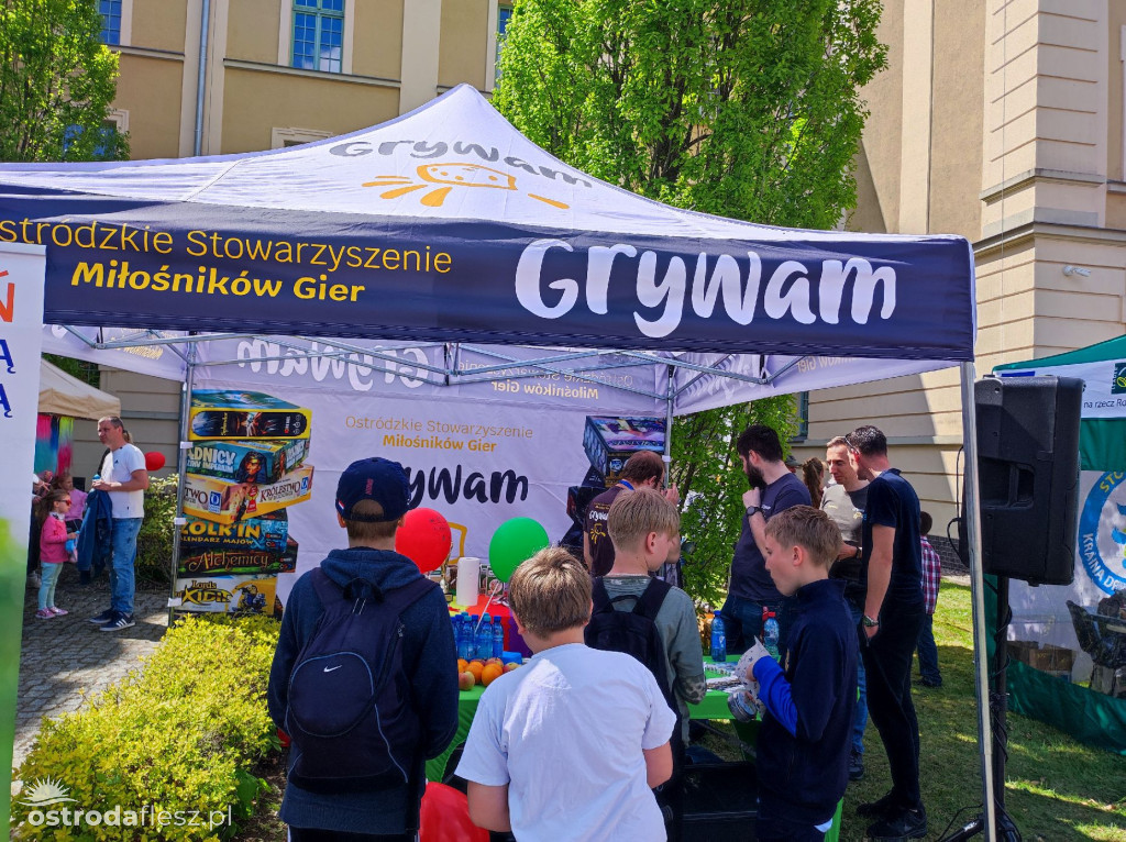Cabriolety opanowały plac przed Starostwem w Ostródzie