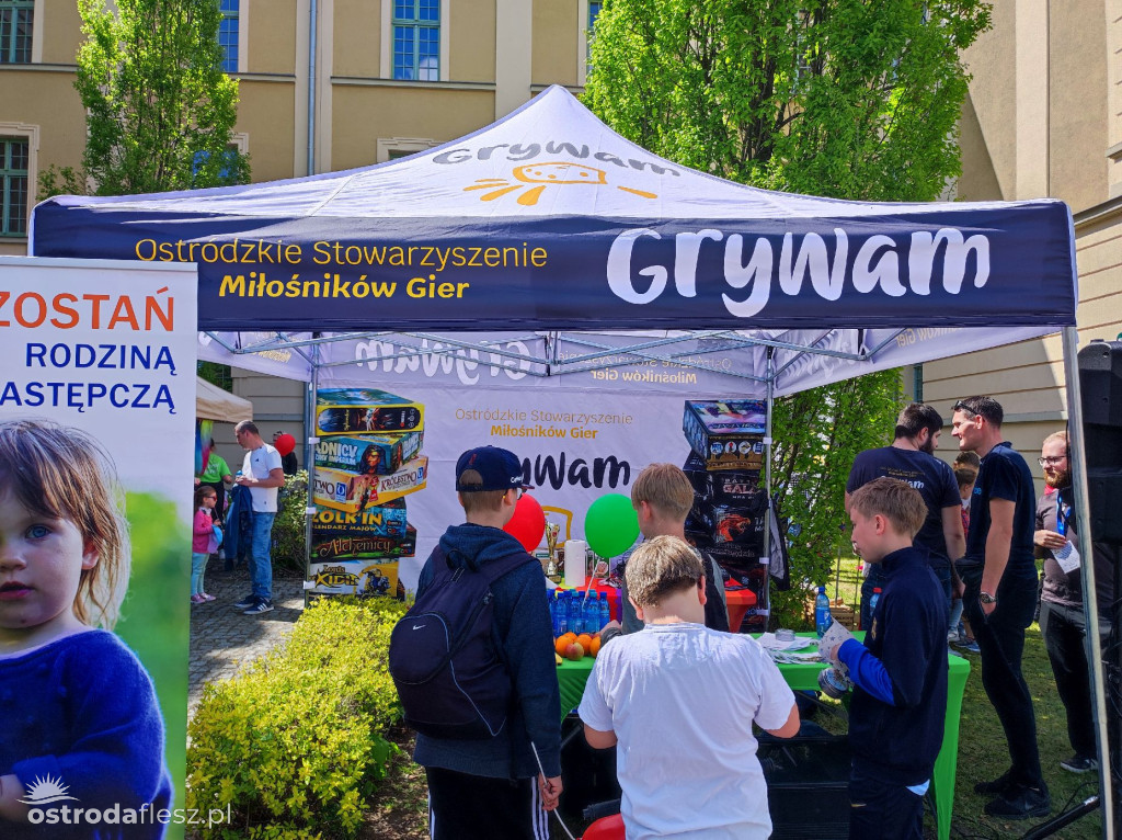 Cabriolety opanowały plac przed Starostwem w Ostródzie